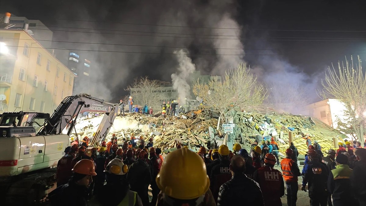 Konya’da çöken bina ile ilgili 6 şüpheli tutuklandı